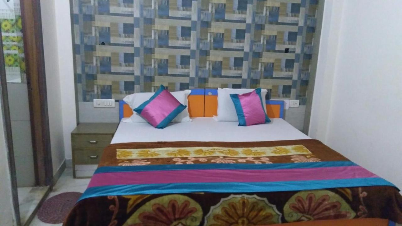 Basil Inn Home Stay Walking Distance From Taj Mahal Agra آغْرا الغرفة الصورة