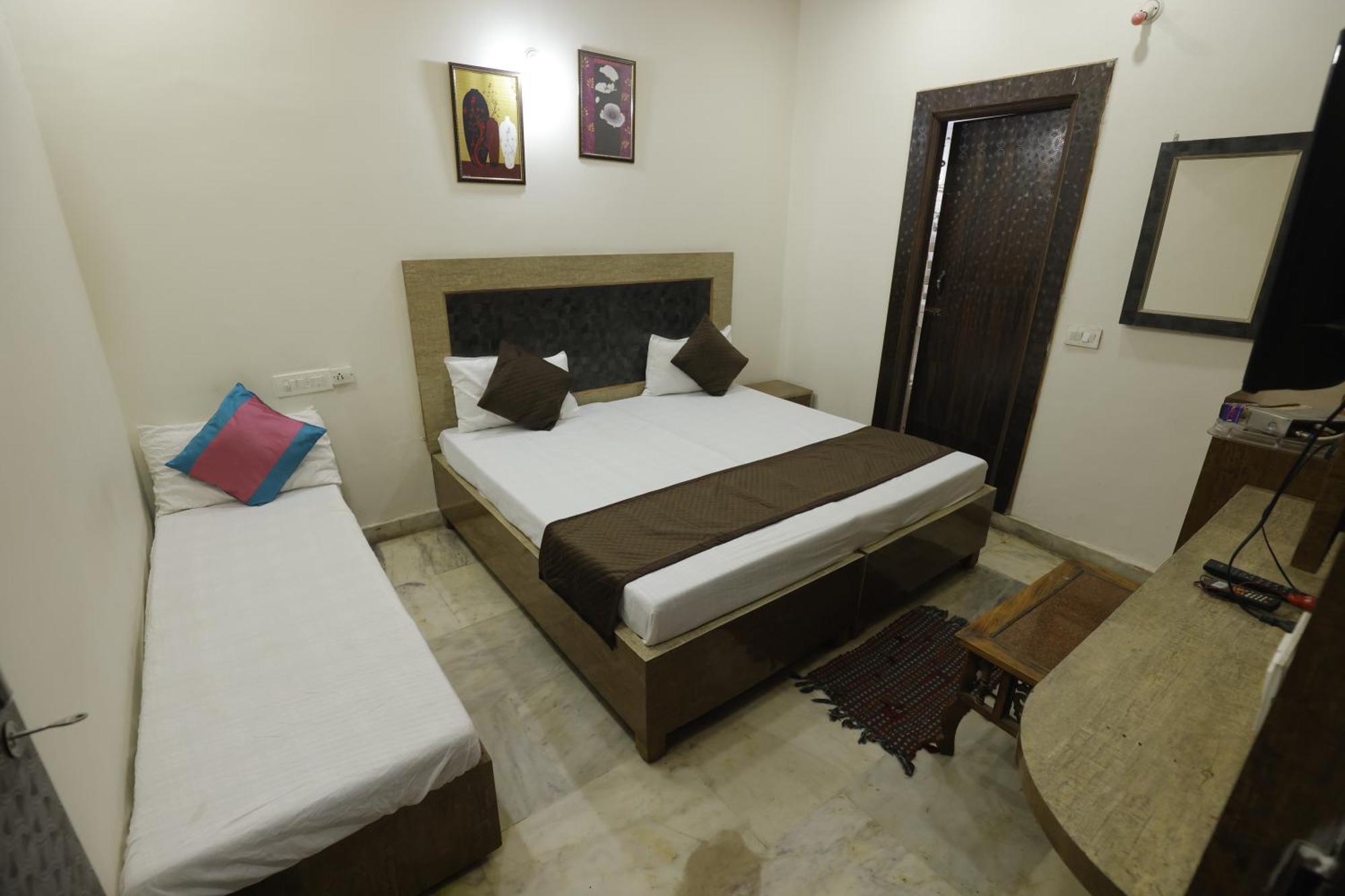 Basil Inn Home Stay Walking Distance From Taj Mahal Agra آغْرا المظهر الخارجي الصورة